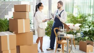 L'empaquetage des biens par un déménageur
